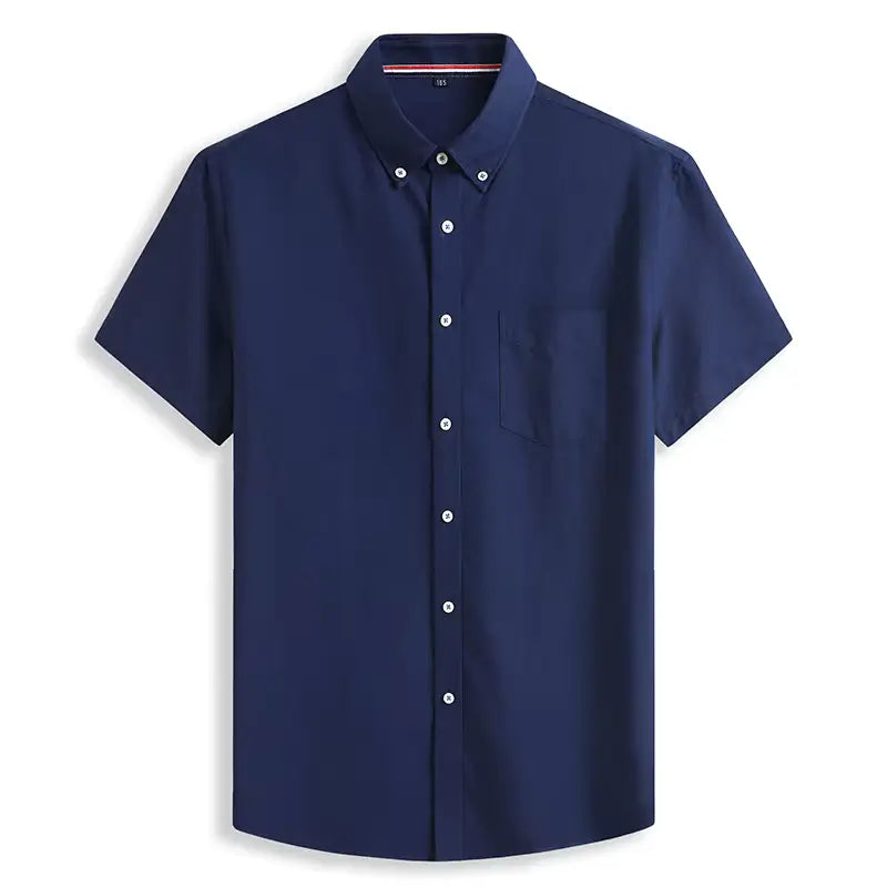 Camisa masculina com fechamento em botões e manga curta, modelagem que se adapta em qualquer corpo.
