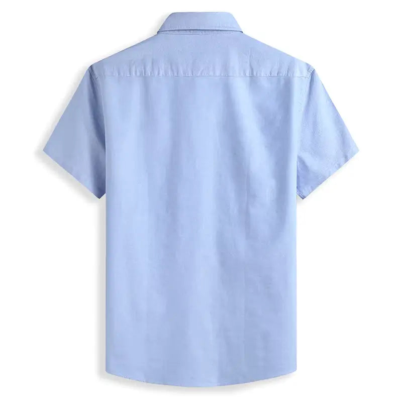Camisa masculina com fechamento em botões e manga curta, modelagem que se adapta em qualquer corpo.