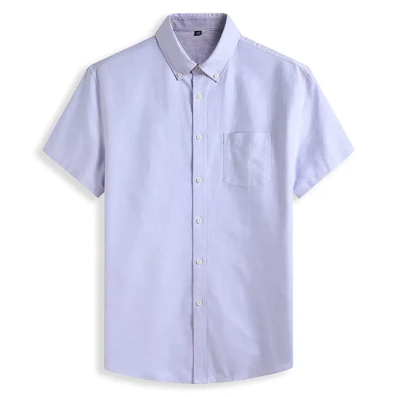 Camisa masculina com fechamento em botões e manga curta, modelagem que se adapta em qualquer corpo.