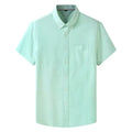 Camisa masculina com fechamento em botões e manga curta, modelagem que se adapta em qualquer corpo.