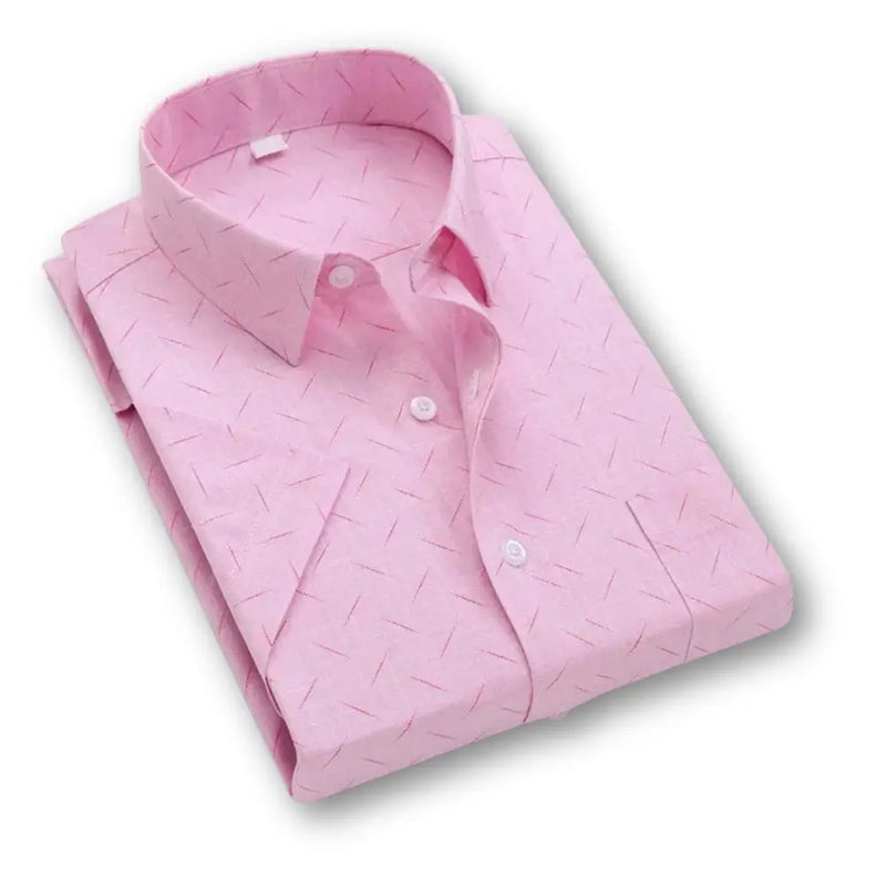 camisa masculina de manga curta com fechamento em botões e estampa detalhada com riscos