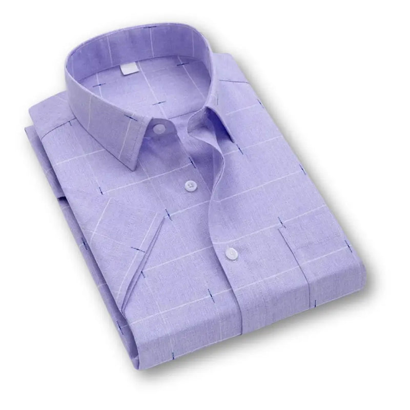 camisa masculina de manga curta com fechamento em botões e estampa detalhada com riscos