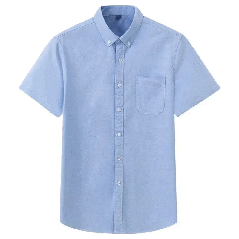 Camisa masculina com fechamento em botões e manga curta, modelagem que se adapta em qualquer corpo.