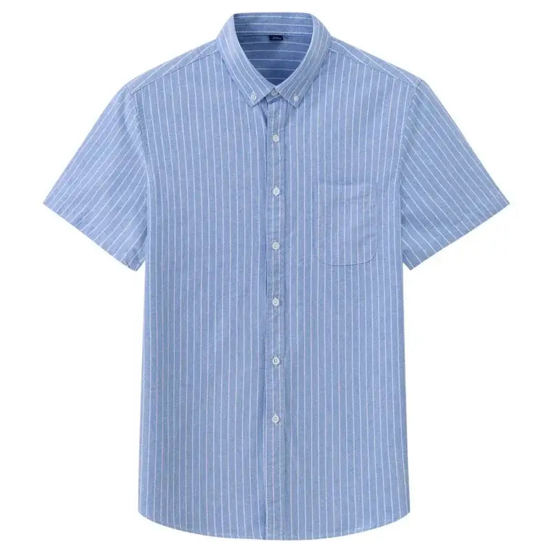 Camisa masculina com fechamento em botões e manga curta, modelagem que se adapta em qualquer corpo.