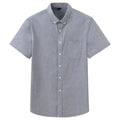 Camisa masculina com fechamento em botões e manga curta, modelagem que se adapta em qualquer corpo.