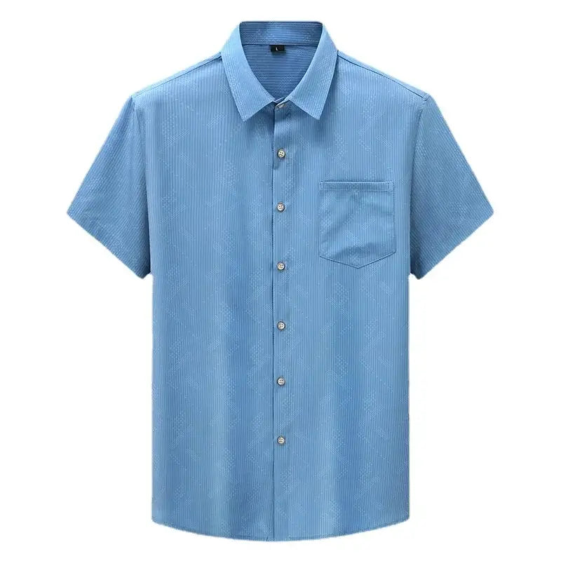 Camisa masculina com fechamento em botões e manga curta, modelagem que se adapta em qualquer corpo.
