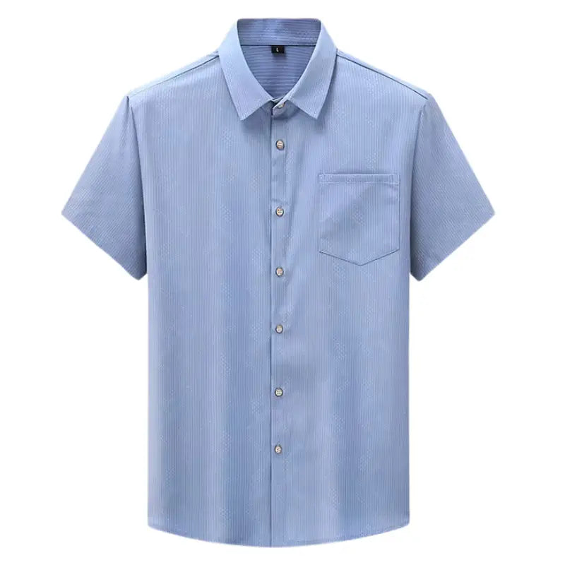 Camisa masculina com fechamento em botões e manga curta, modelagem que se adapta em qualquer corpo.