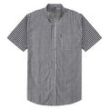 Camisa masculina com fechamento em botões e manga curta, modelagem que se adapta em qualquer corpo.
