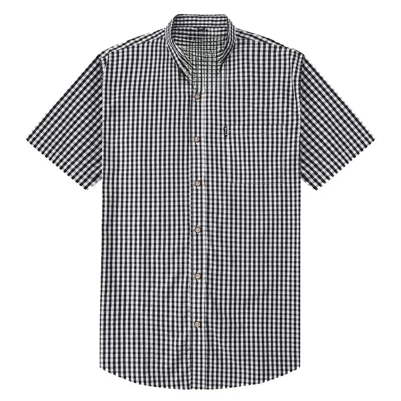 Camisa masculina com fechamento em botões e manga curta, modelagem que se adapta em qualquer corpo.
