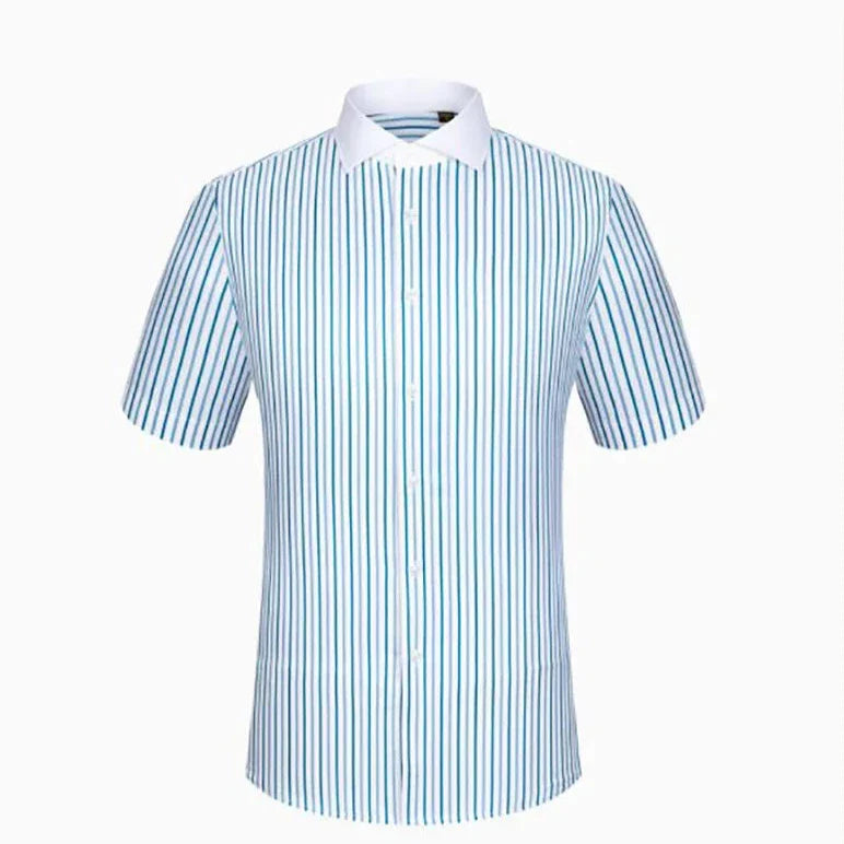 Camisa masculina com fechamento em botões e manga curta, modelagem que se adapta em qualquer corpo.