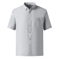 Camisa masculina com fechamento em botões e manga curta, modelagem que se adapta em qualquer corpo.