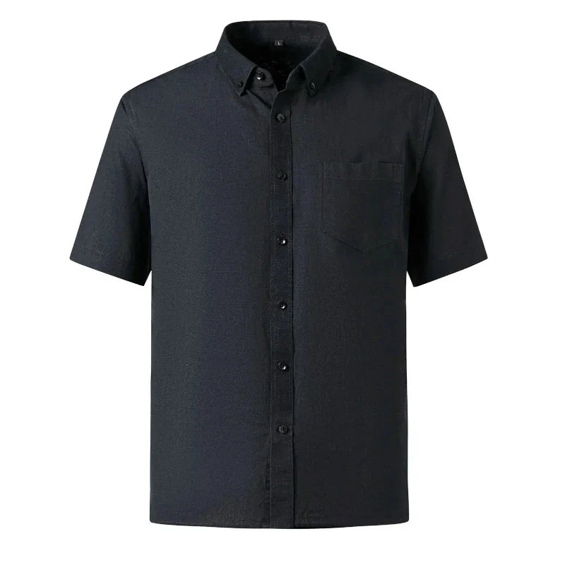 Camisa masculina com fechamento em botões e manga curta, modelagem que se adapta em qualquer corpo.