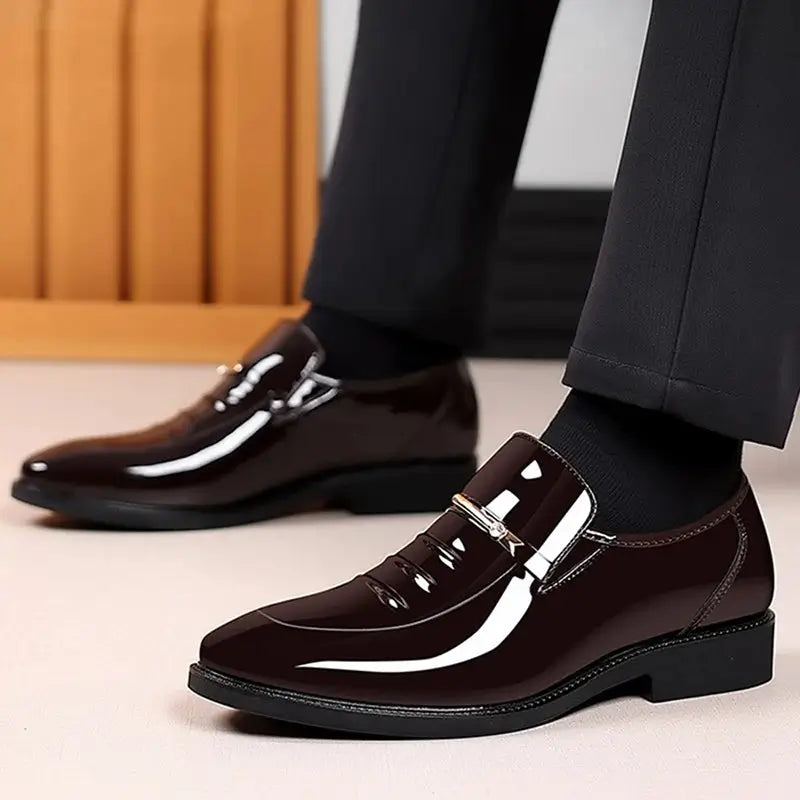 Sapato Social Masculino Em Couro confortável, modelo social, ideal para uso diário e ocasiões especiais.
