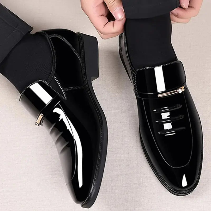 Sapato Social Masculino Em Couro confortável, modelo social, ideal para uso diário e ocasiões especiais.
