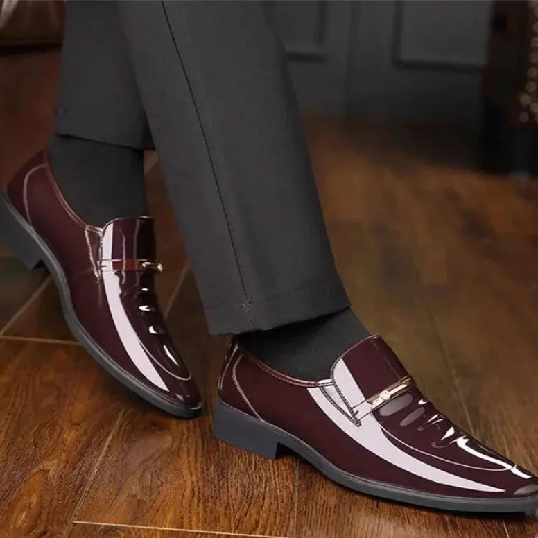 Sapato Social Masculino Em Couro confortável, modelo social, ideal para uso diário e ocasiões especiais.