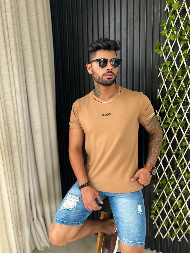 CAMISETA BOSS DETALHES EM NUDE - CARAMELO