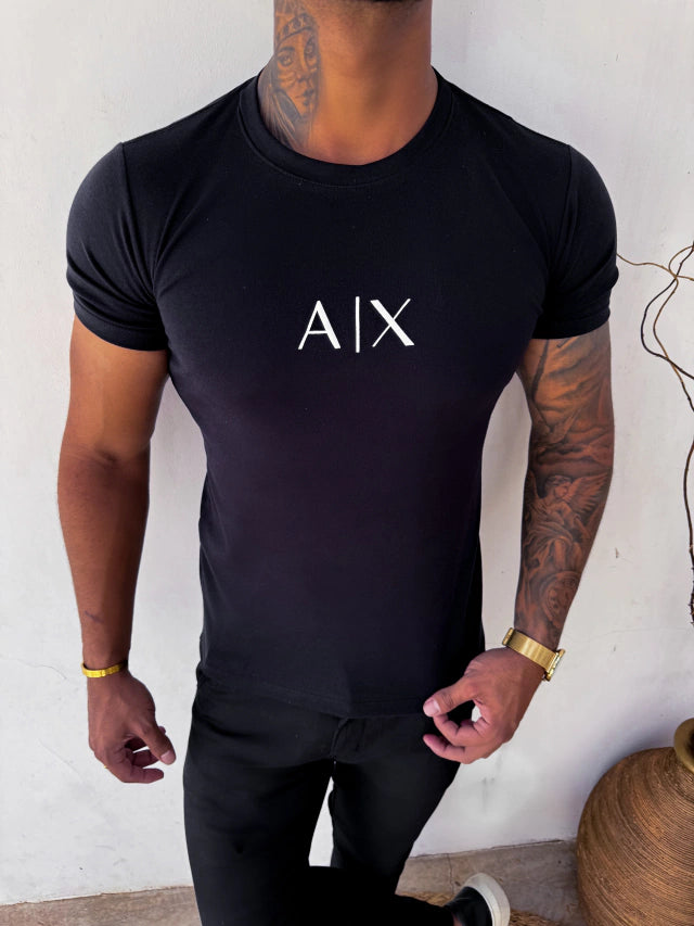 CAMISETA ARMANI A I X ESCRITA BRANCA - PRETA