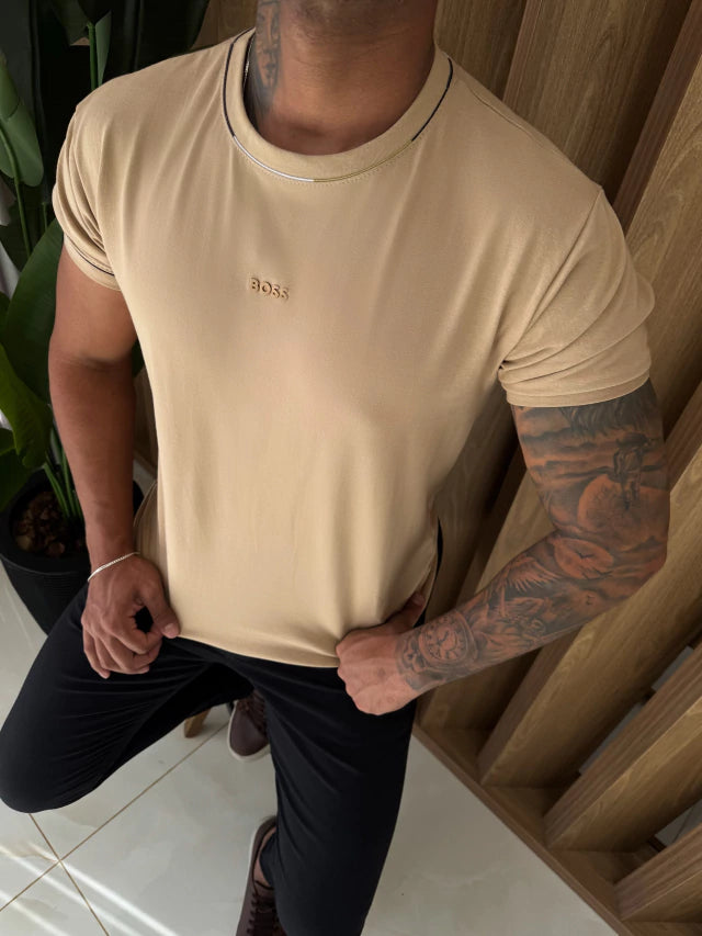 CAMISETA BOSS DETALHES EM NUDE - TOTAL NUDE