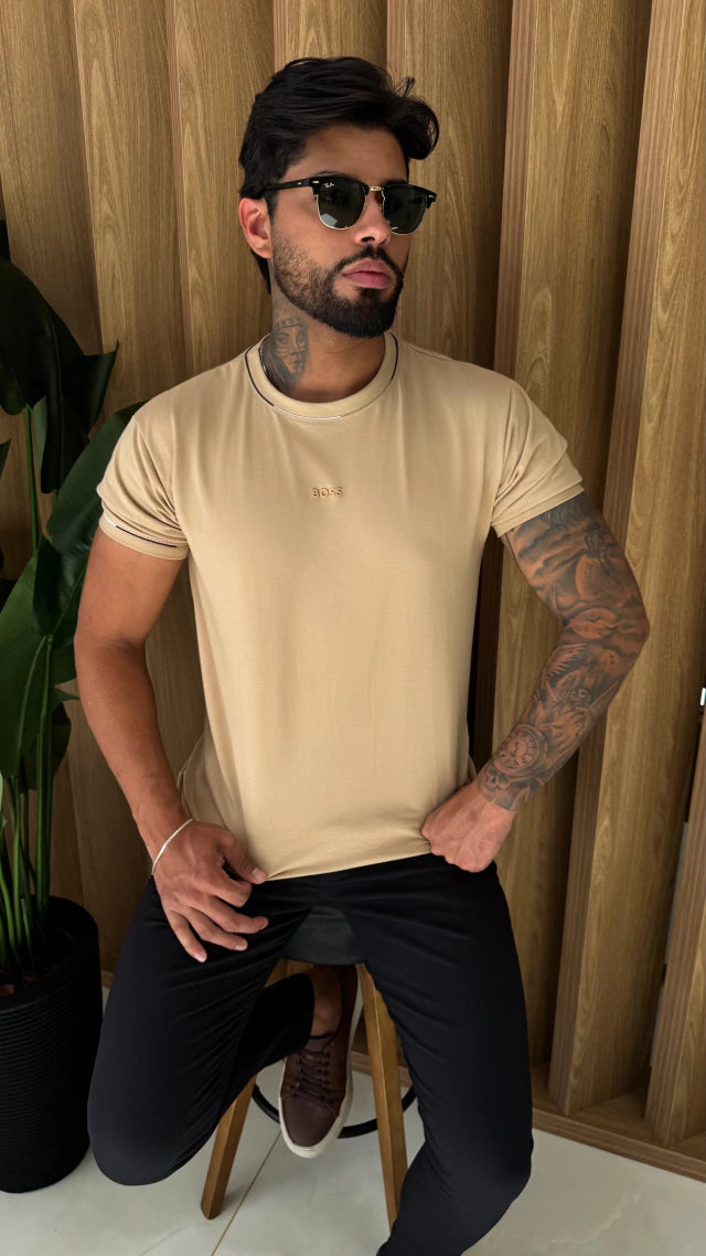CAMISETA BOSS DETALHES EM NUDE - TOTAL NUDE