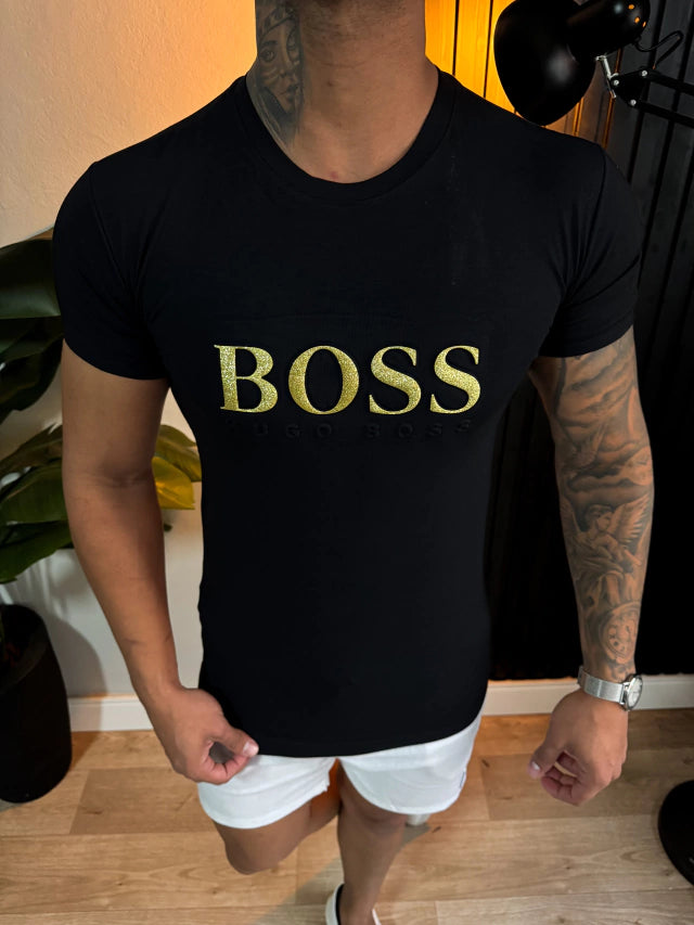 CAMISETA BOSS ESCRITA BRILHOSA - PRETA