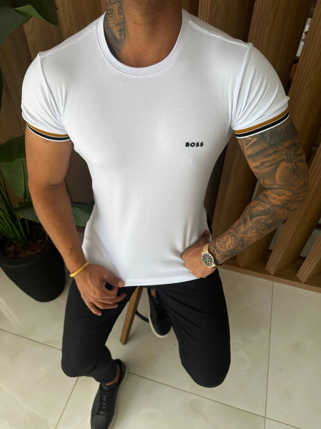 CAMISETA BASIC BOSS DETALHES NA MANGA - BRANCO
