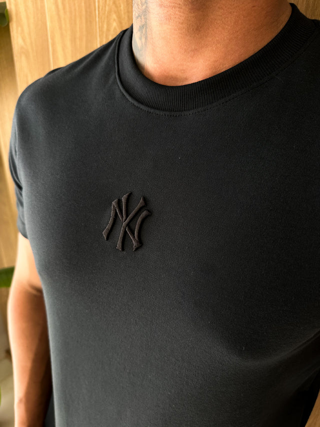 CAMISETA NY GOLA MÉDIA - PRETA