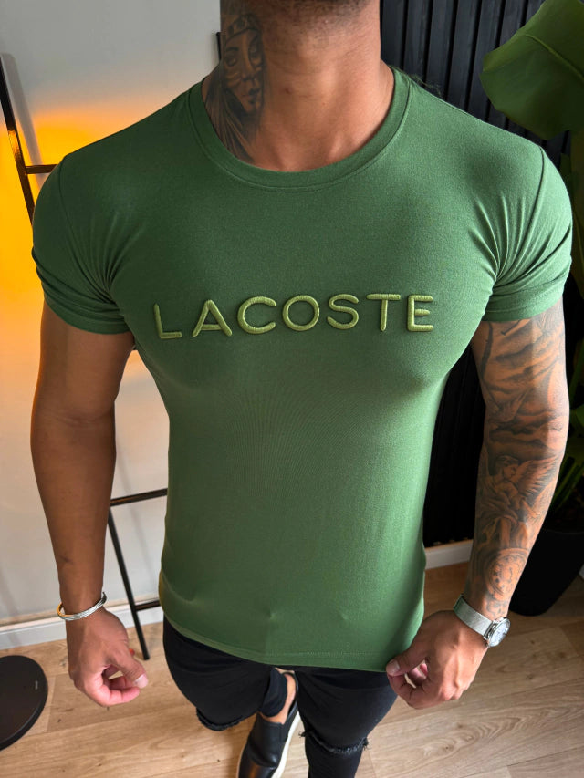 CAMISETA LACOSTE ESCRITA BORDADA - VERDE