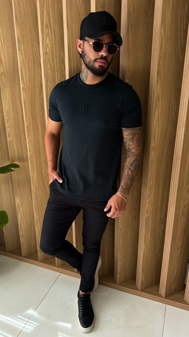 CAMISETA NY GOLA MÉDIA - PRETA